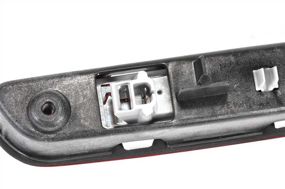 GM Genuine Parts Center High Mount Stop Light 10377138 — image 2