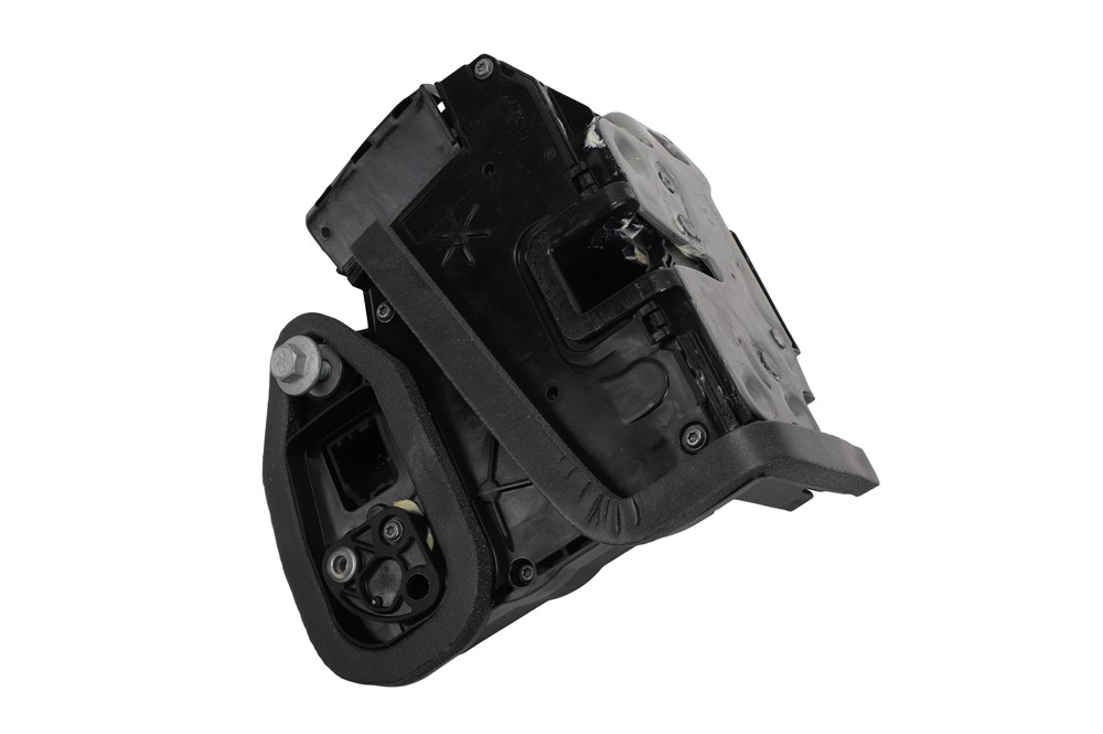 GM Genuine Parts Door Latch Assembly 13533617 — image 2