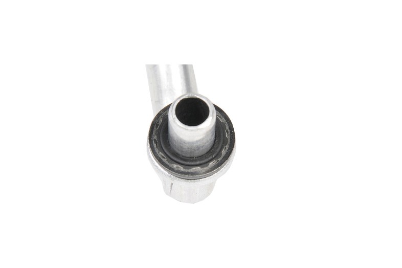 GM Genuine Parts A/C Hose Assembly 15-33718 — image 4