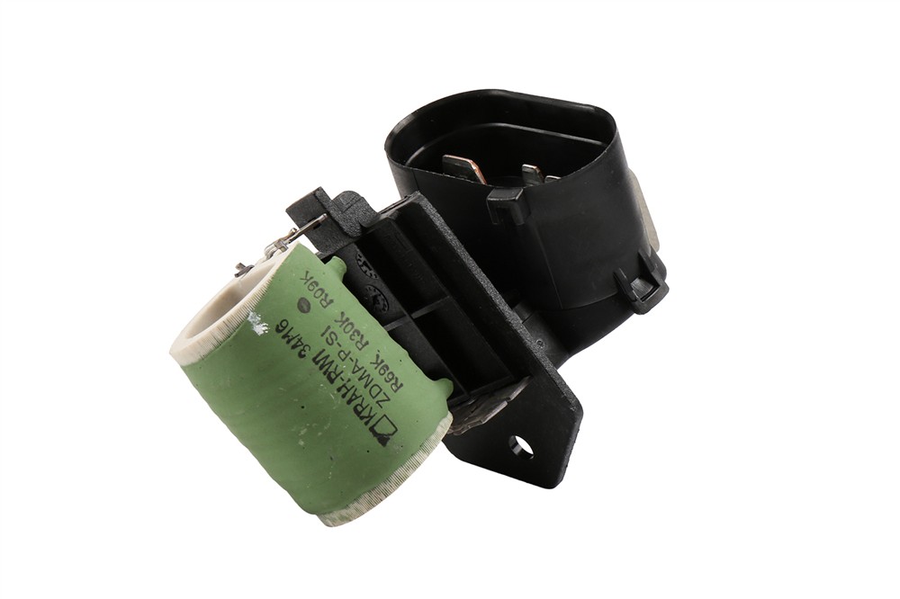 GM Genuine Parts Engine Cooling Fan Resistor 15926330 — image 2
