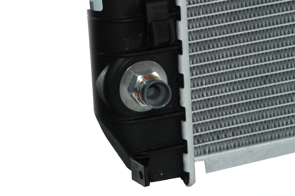 GM Genuine Parts Radiator 21616 — image 5
