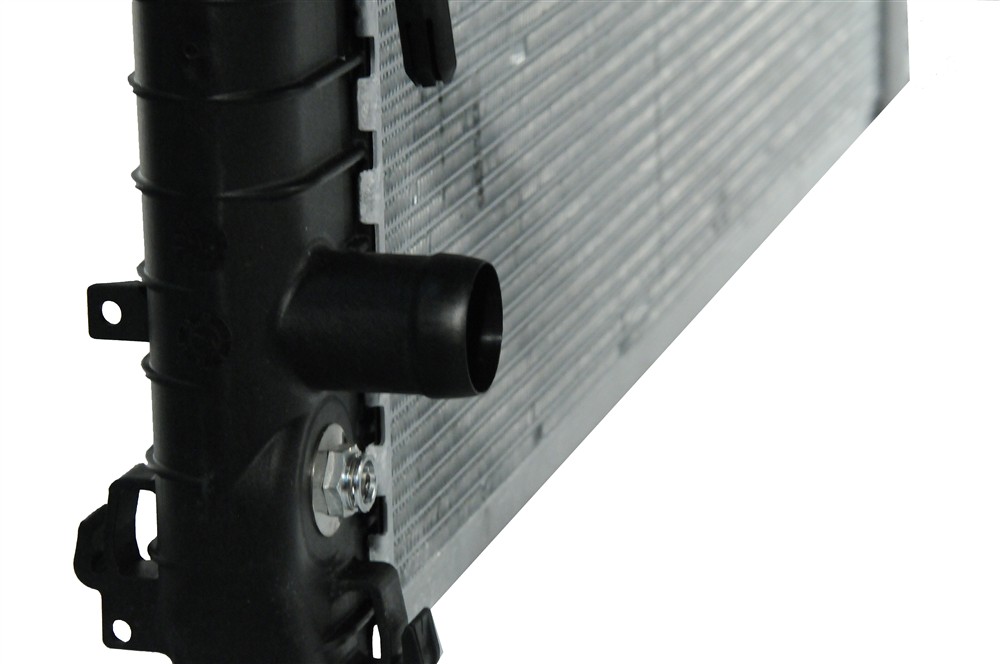 GM Genuine Parts Radiator 21616 — image 6