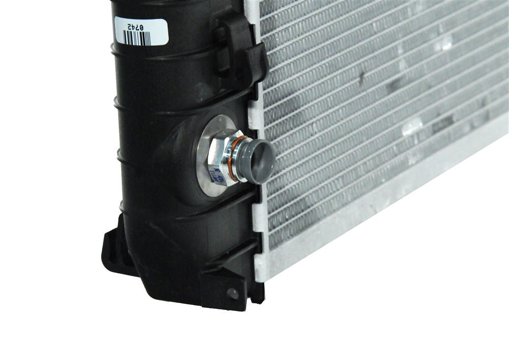 GM Genuine Parts Radiator 21616 — image 9