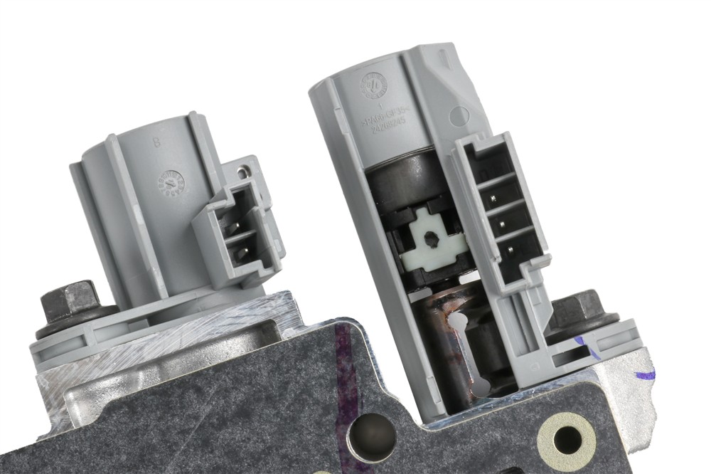 GM Genuine Parts Automatic Transmission Valve Body 24287281 — image 3