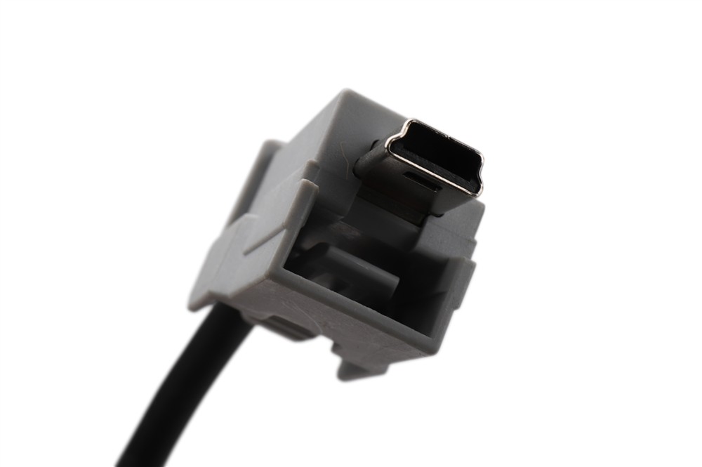 GM Genuine Parts USB Data Cable 42609738 — image 2