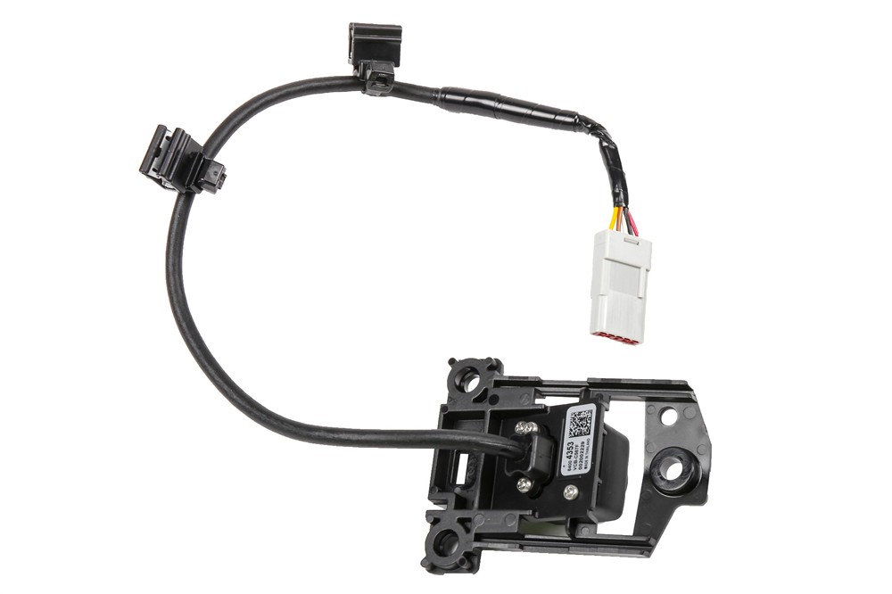GM Genuine Parts Advance Driver Assistance System (ADAS) Camera 84004353 — image 2