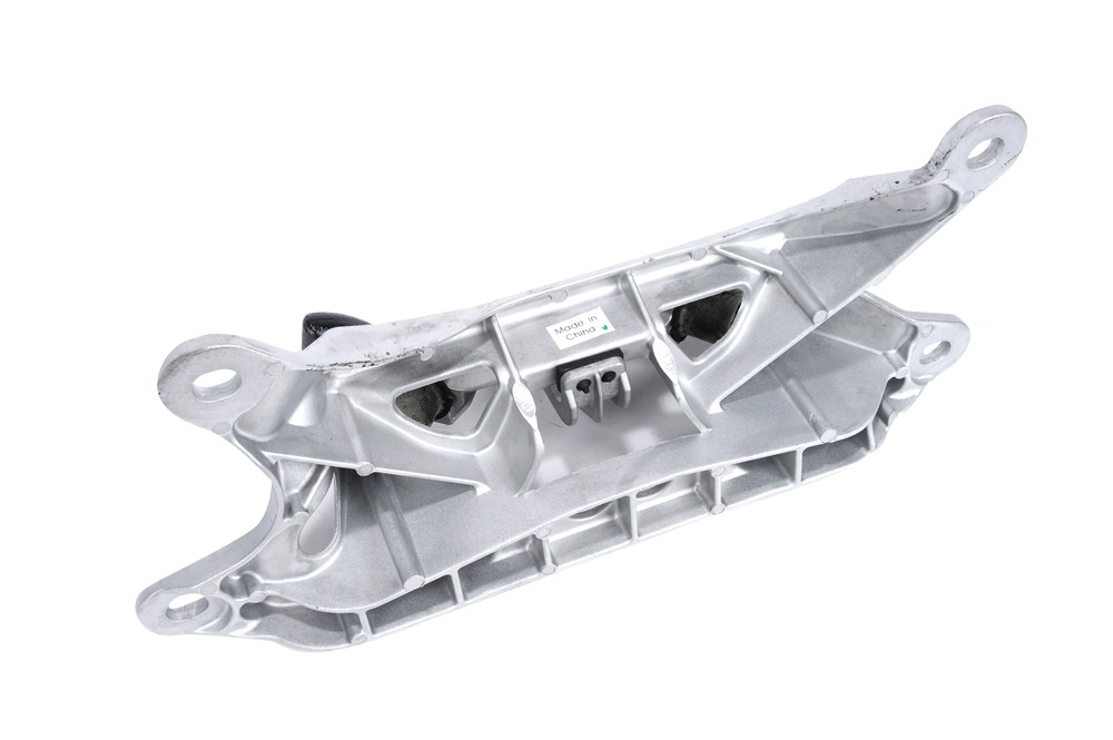 GM Genuine Parts Transmission Mount 84049784 — image 2