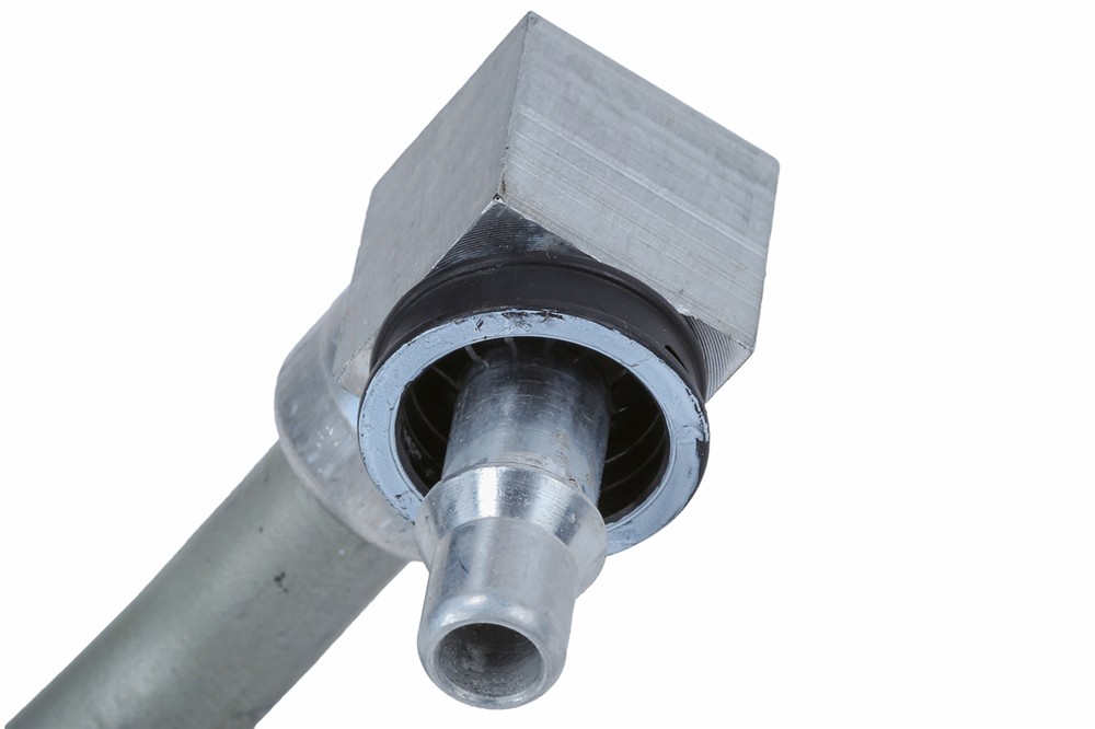 GM Genuine Parts Transmission Oil Cooler Line 84284761 — image 2