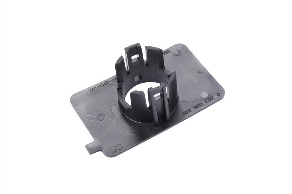 GM Genuine Parts Parking Aid Sensor Bracket 84493026 — image 2