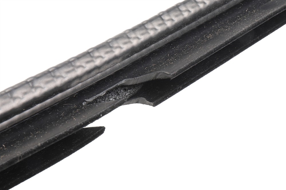 GM Genuine Parts Door Window Belt Weatherstrip 85124051 — image 3