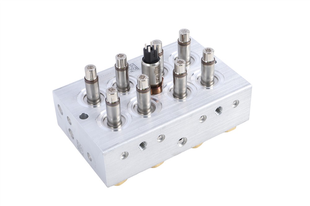 GM Genuine Parts Air Suspension Control Module Manifold 85619519 — image 2