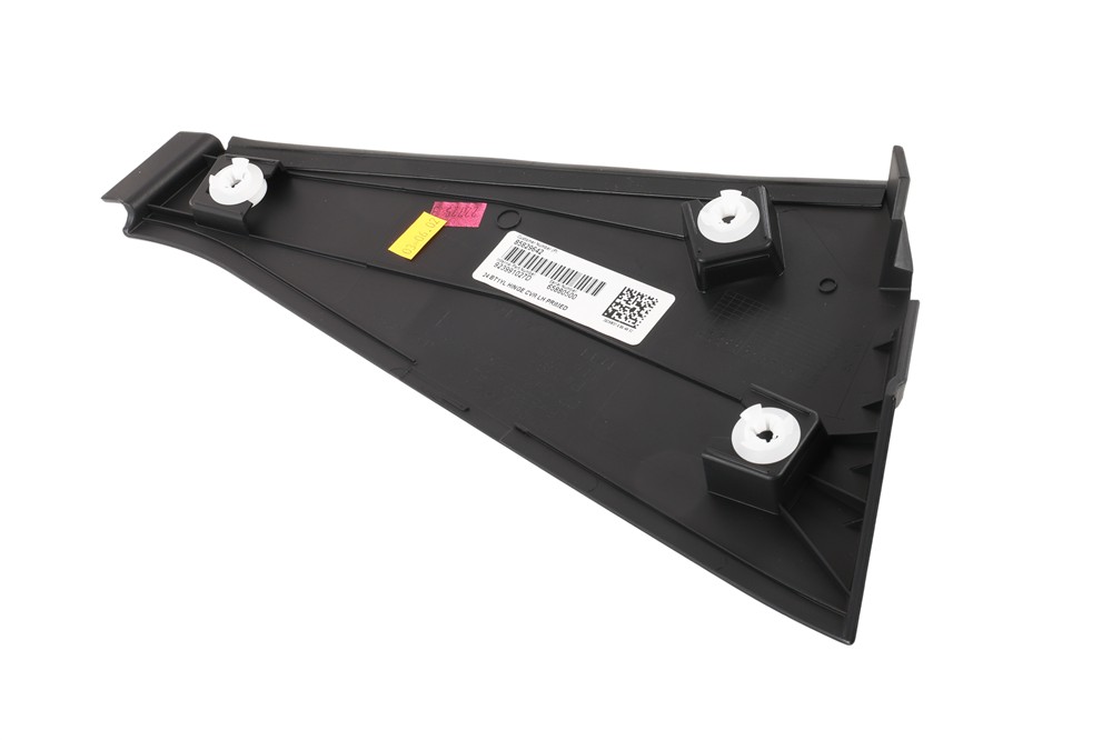 GM Genuine Parts Liftgate Hinge Cover 85829642 — image 3