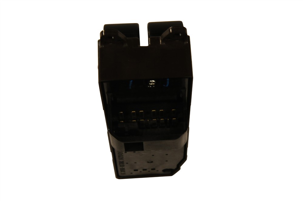 GM Genuine Parts Door Lock and Window Switch 88974343 — image 2