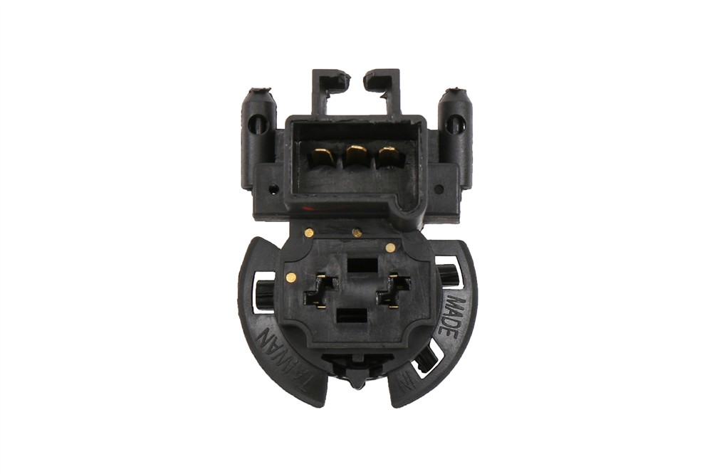 GM Genuine Parts Multi-Purpose Light Bulb Socket 89025036 — image 2