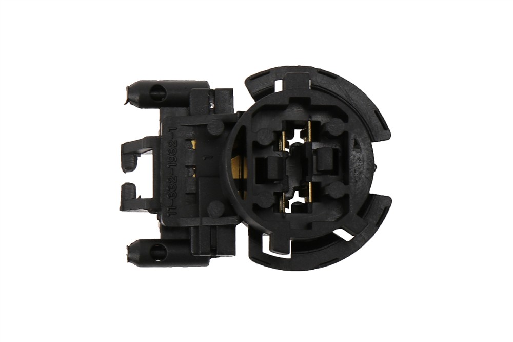 GM Genuine Parts Multi-Purpose Light Bulb Socket 89025036 — image 3
